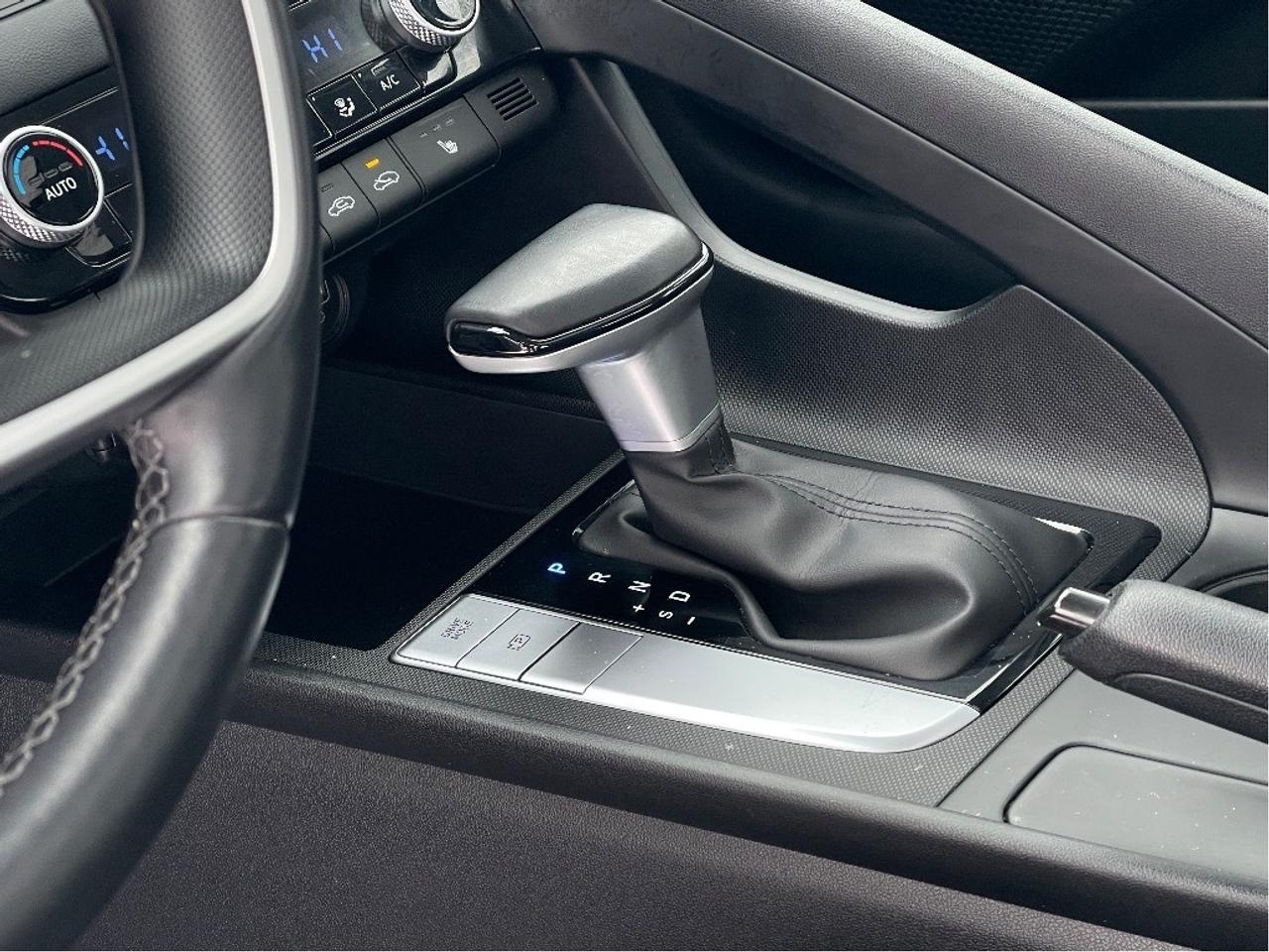 2023 Hyundai Elantra Preferred IVT w-Tech Pkg Photo