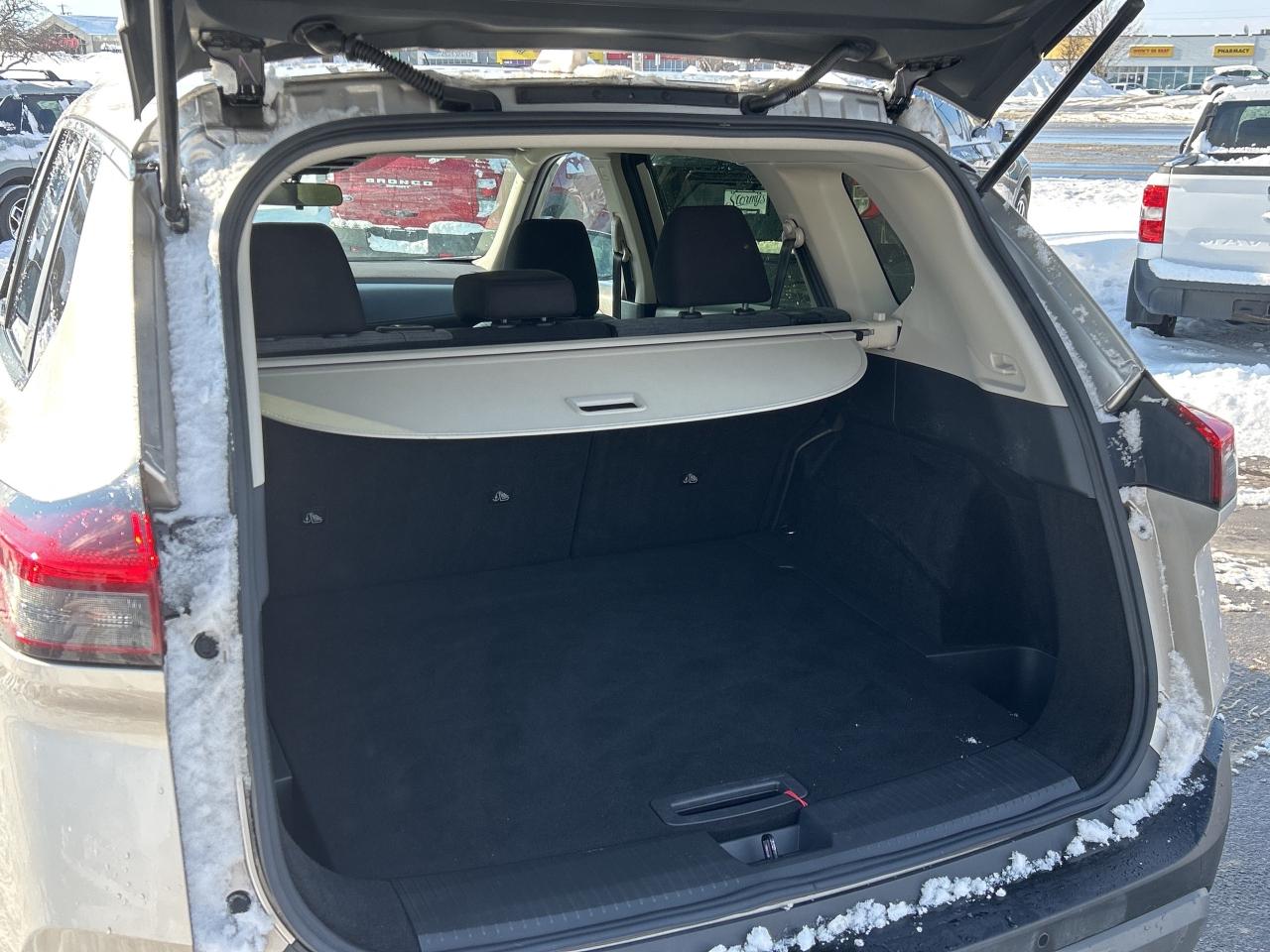 2023 Nissan Rogue SV SUNROOF REMOTE ST AWD CALL NAPANEE 613-354-2100 Photo