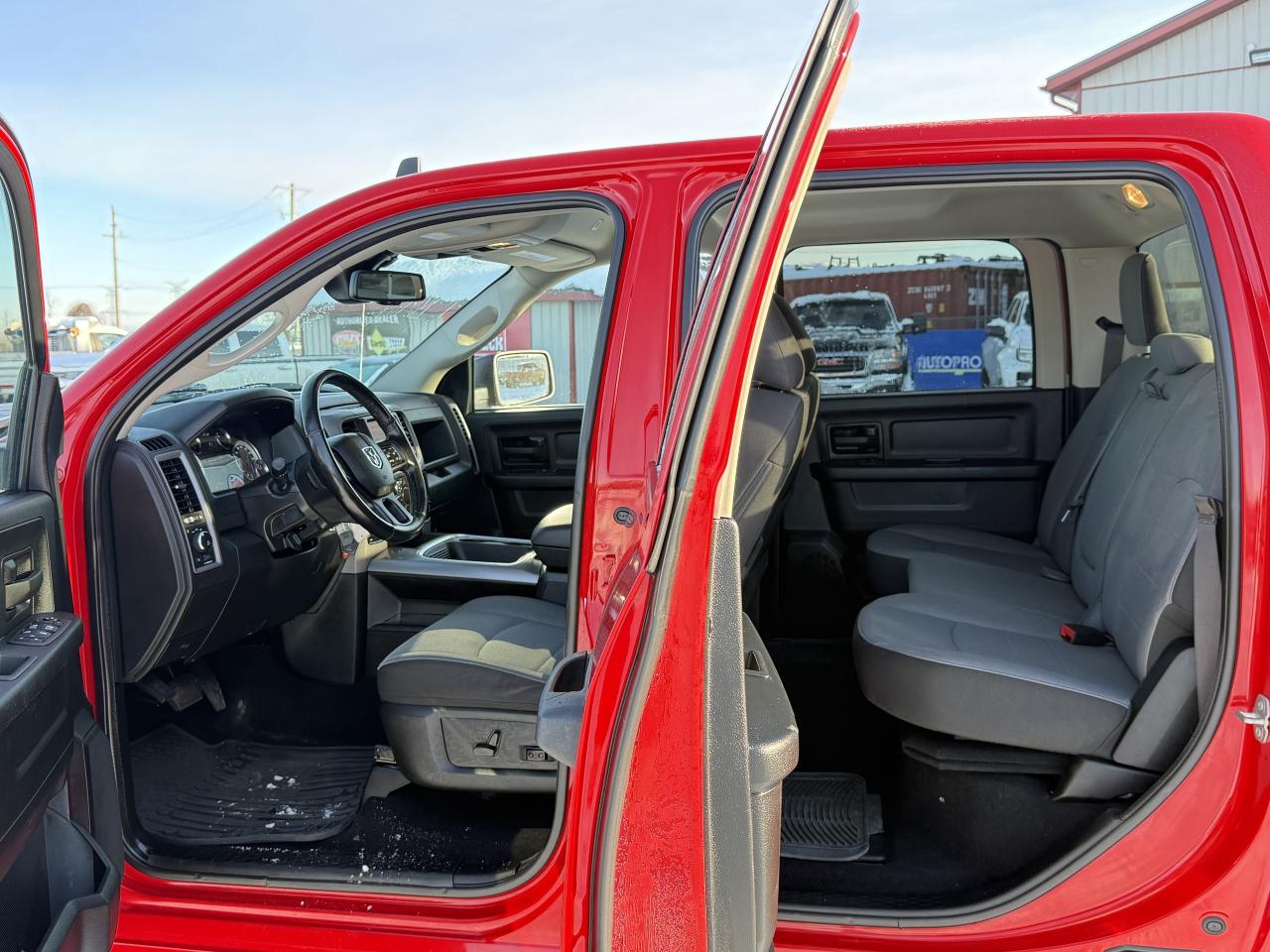 2023 RAM 1500 Classic TRADESMAN 4X4. Photo