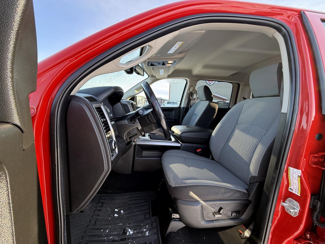 2023 RAM 1500 Classic TRADESMAN 4X4. Photo