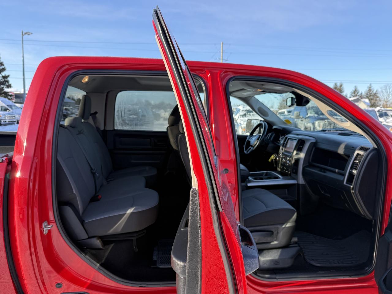 2023 RAM 1500 Classic TRADESMAN 4X4. Photo