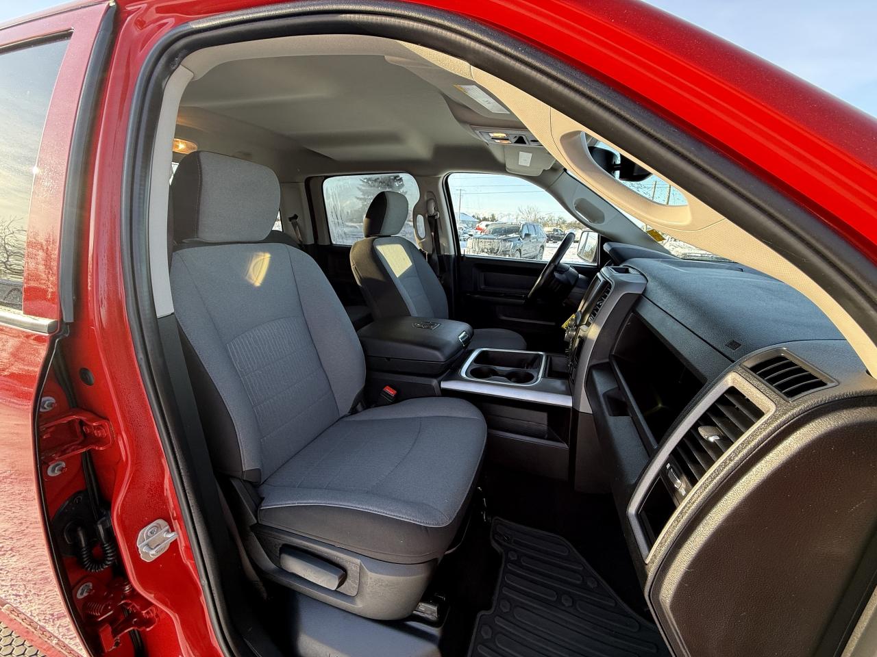 2023 RAM 1500 Classic TRADESMAN 4X4. Photo