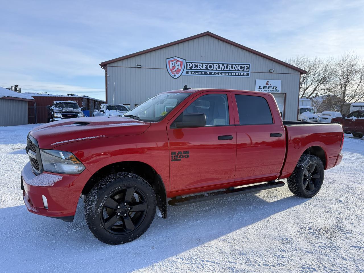 2023 RAM 1500 Classic TRADESMAN 4X4. Photo2