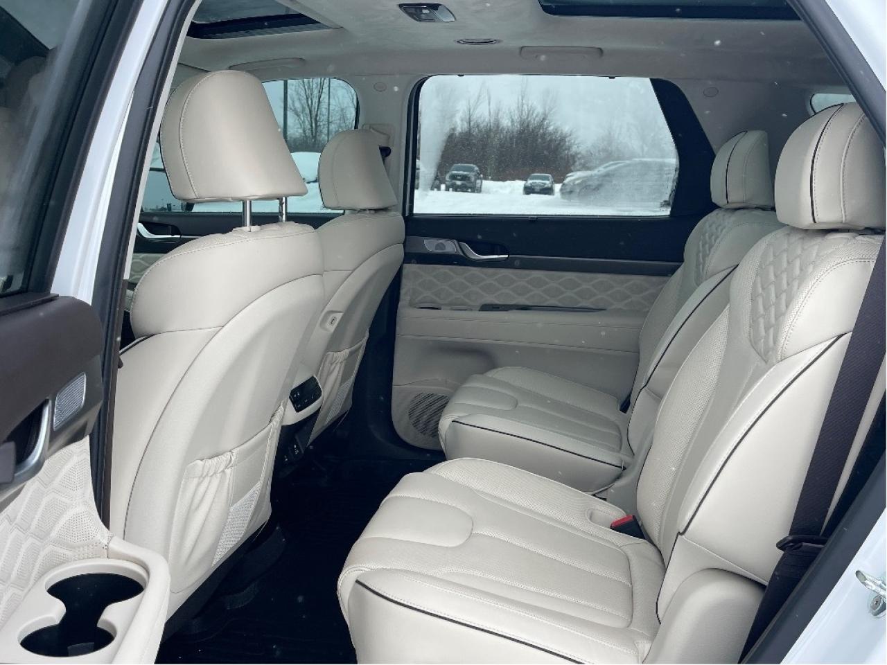 2022 Hyundai PALISADE Ultimate Calligraphy w-Beige 7-Passenger AWD Photo