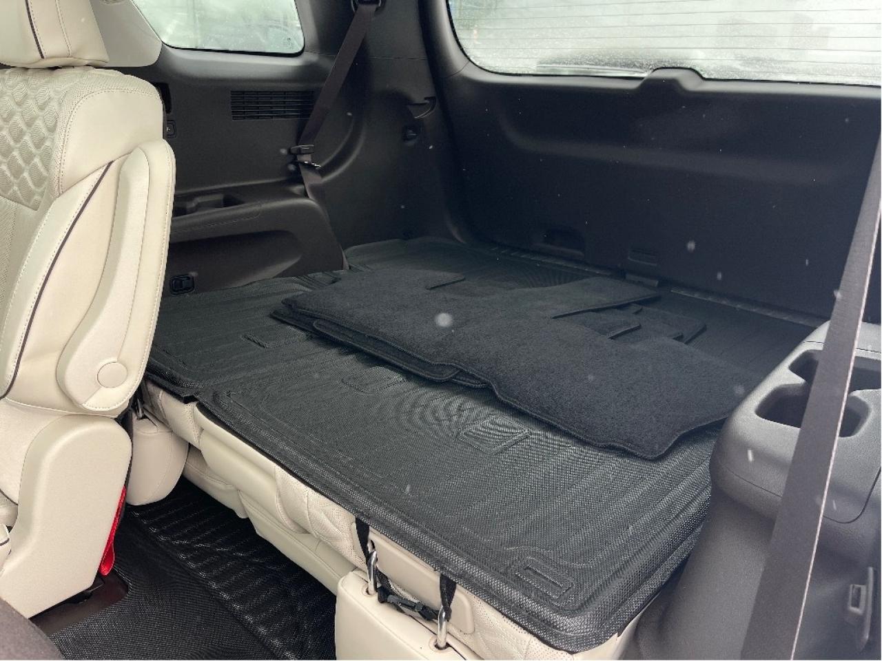 2022 Hyundai PALISADE Ultimate Calligraphy w-Beige 7-Passenger AWD Photo