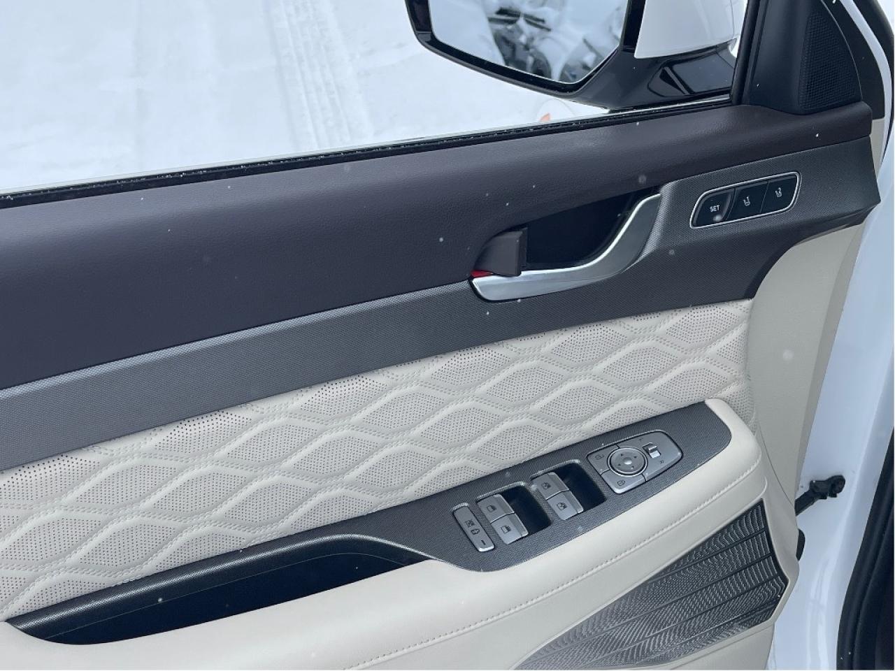 2022 Hyundai PALISADE Ultimate Calligraphy w-Beige 7-Passenger AWD Photo