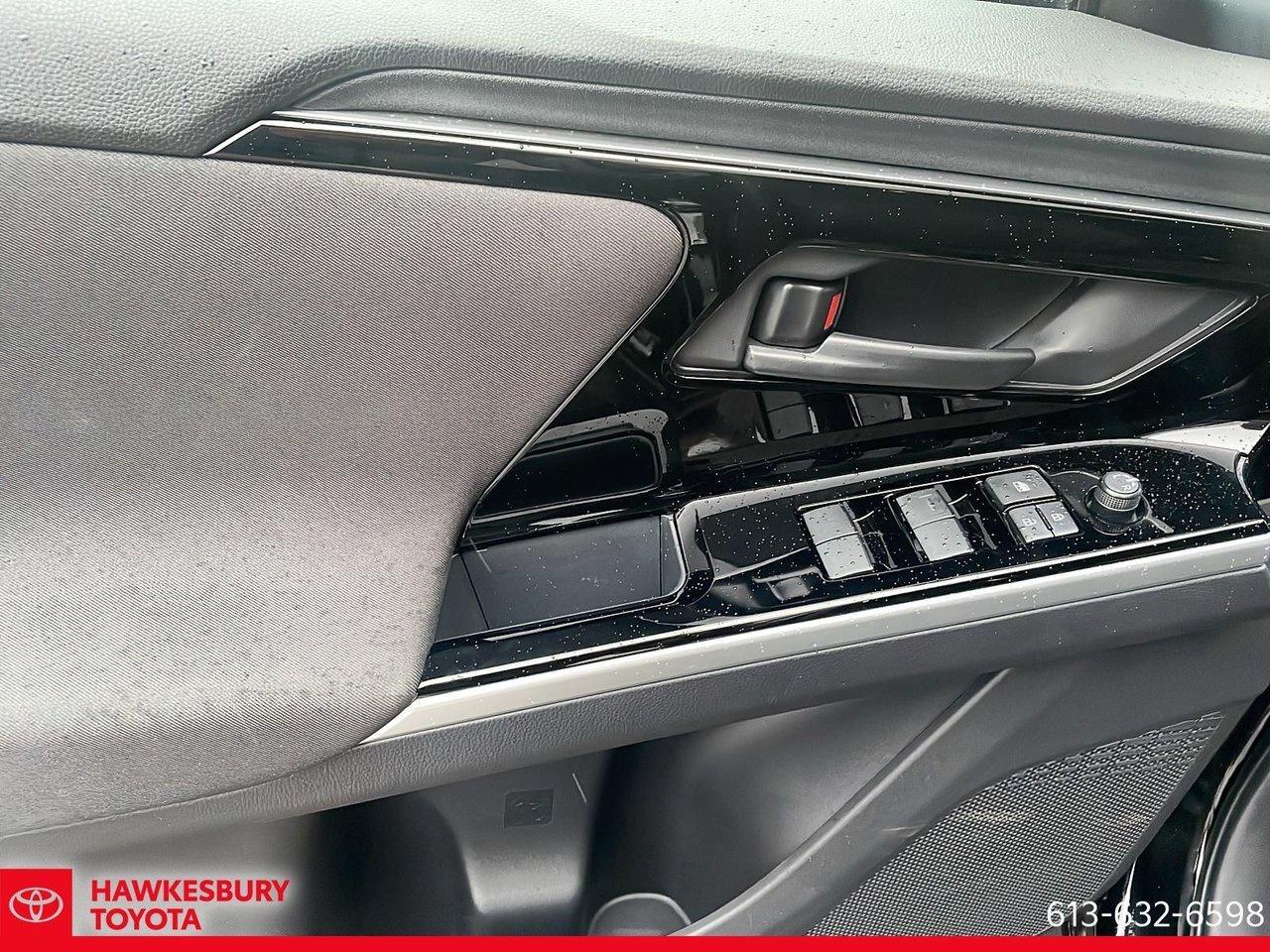 2025 Toyota bZ4X LE AWD 45190 / Toyota bZ4X 2025 LE AWD Photo