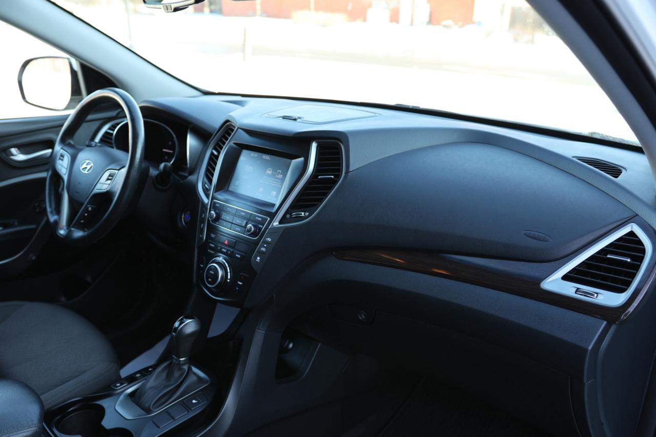 2019 Hyundai Santa Fe XL PREFERRED-V6-XL-AWD-7PASS/BACK UP CAMERA/APPLE CAR Photo