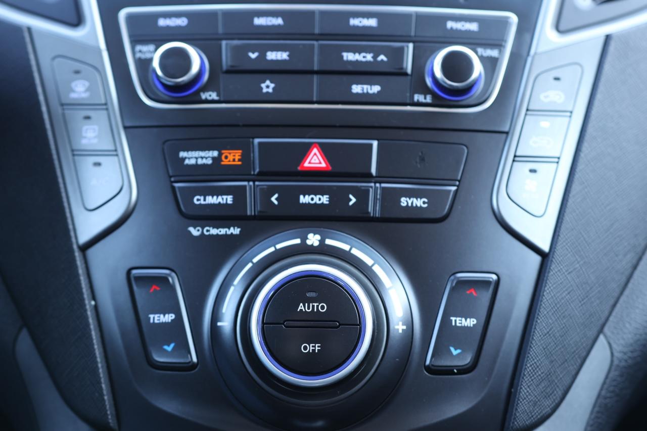 2019 Hyundai Santa Fe XL PREFERRED-V6-XL-AWD-7PASS/BACK UP CAMERA/APPLE CAR Photo