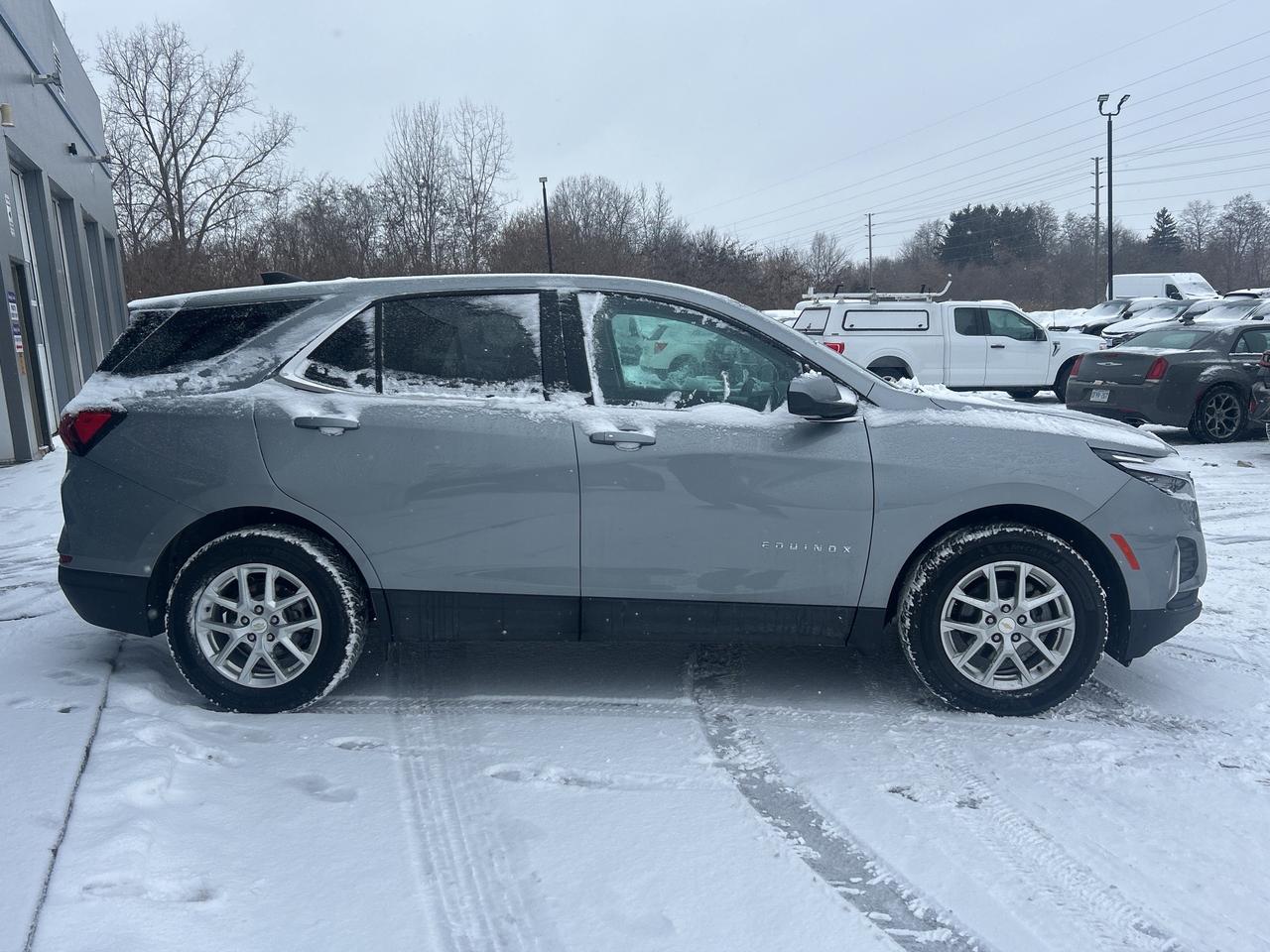 2023 Chevrolet Equinox LT Photo2
