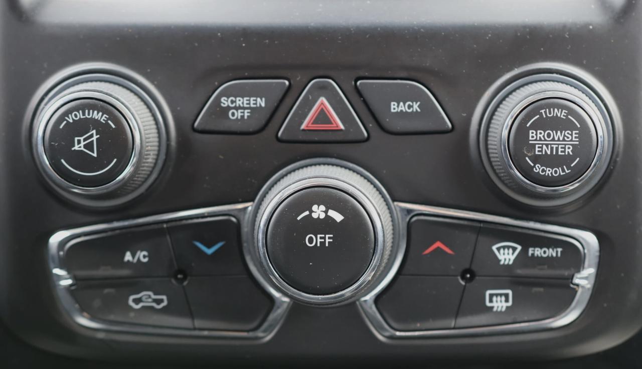 2016 RAM 1500 SPORT-4WD-5.7L HEMI/CREWCAB/P SEAT/B CAM/H SEATS/H Photo