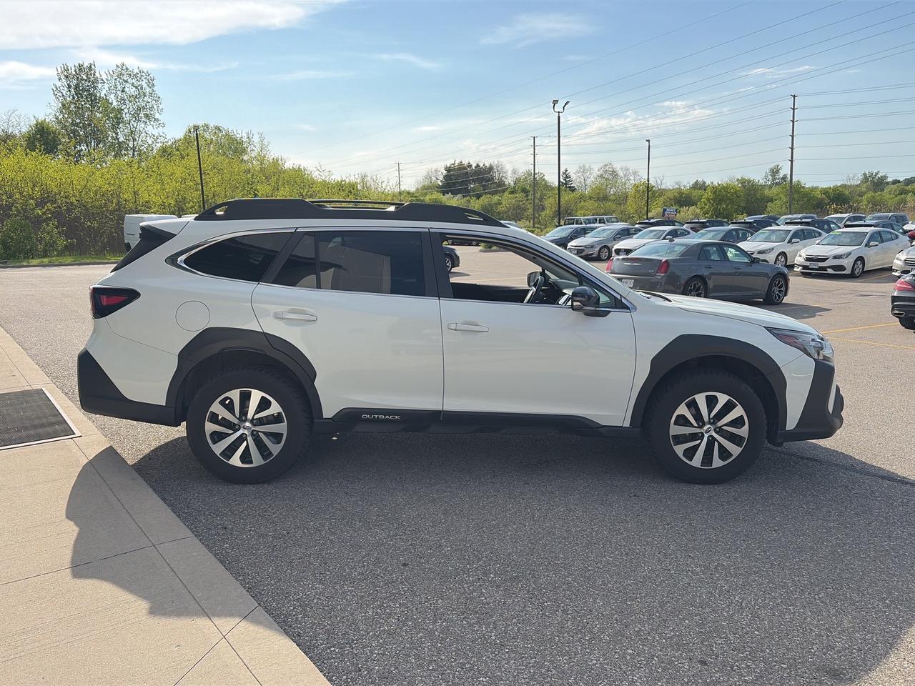 2023 Subaru Outback Touring CVT AWD Photo2