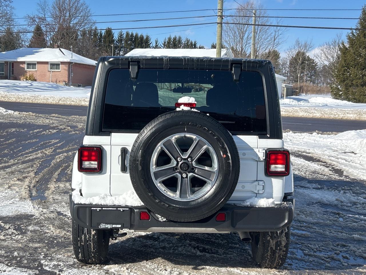 2021 Jeep Wrangler Unlimited Sahara 4x4 CALL NAPANEE 613-354-2100 Photo
