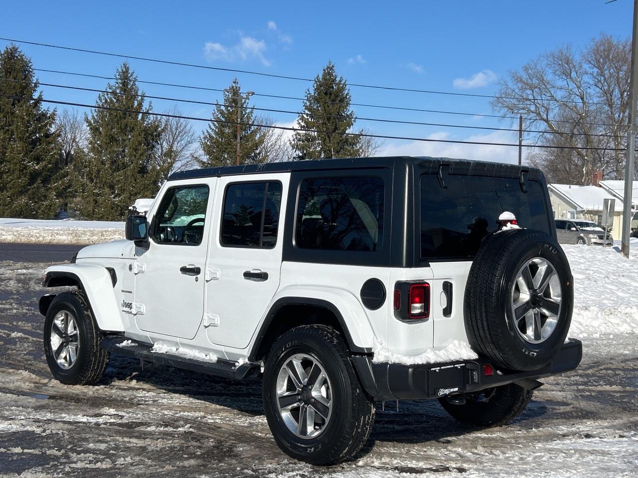 2021 Jeep Wrangler Unlimited Sahara 4x4 CALL NAPANEE 613-354-2100 Photo