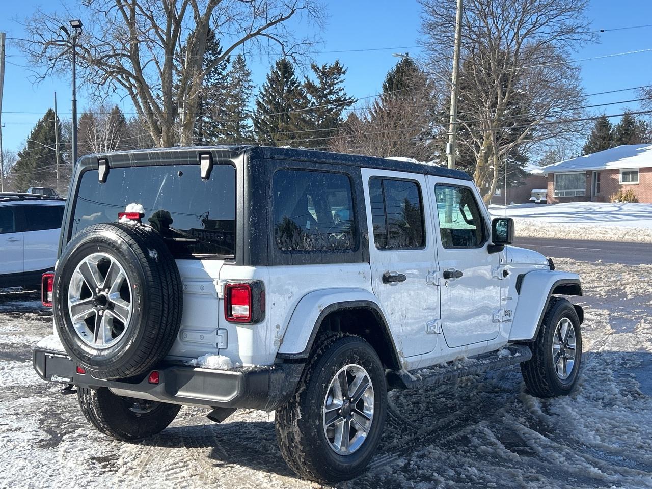 2021 Jeep Wrangler Unlimited Sahara 4x4 CALL NAPANEE 613-354-2100 Photo