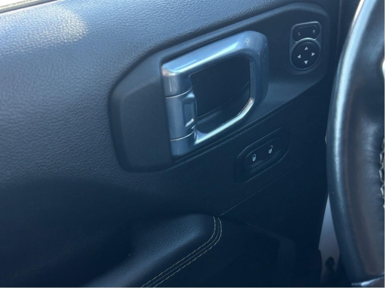 2021 Jeep Wrangler Unlimited Sahara 4x4 CALL NAPANEE 613-354-2100 Photo