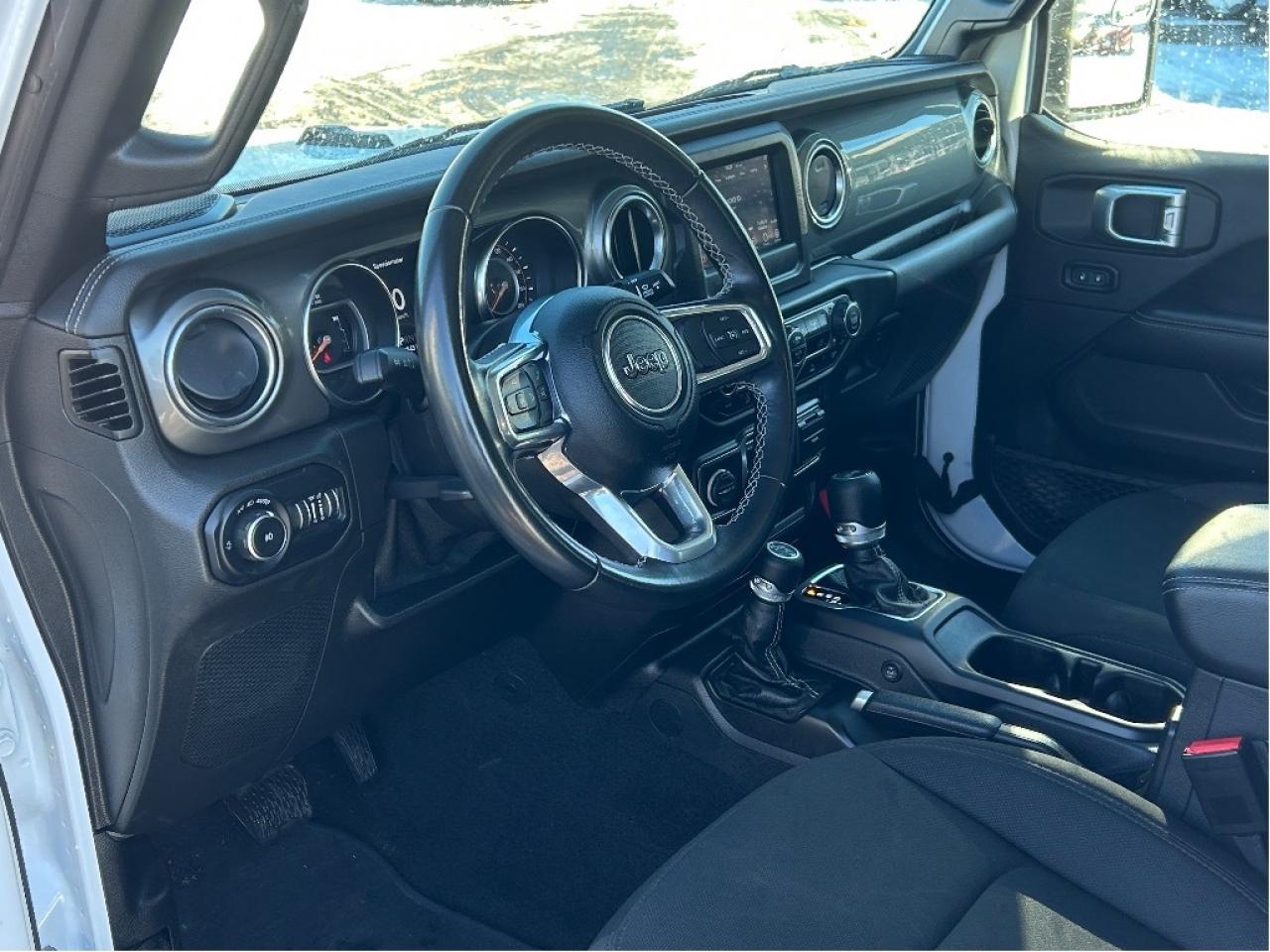 2021 Jeep Wrangler Unlimited Sahara 4x4 CALL NAPANEE 613-354-2100 Photo