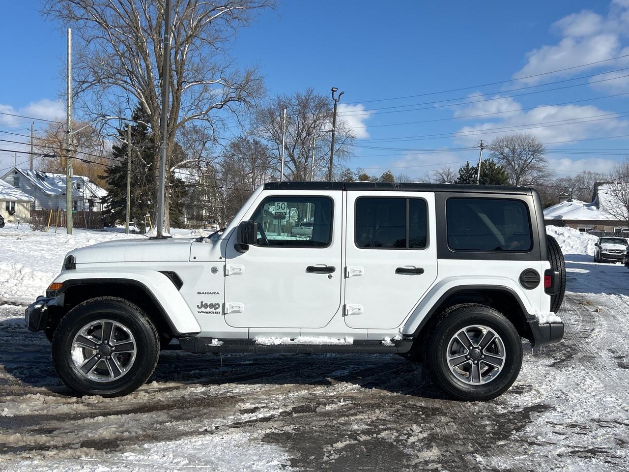 2021 Jeep Wrangler Unlimited Sahara 4x4 CALL NAPANEE 613-354-2100 Photo