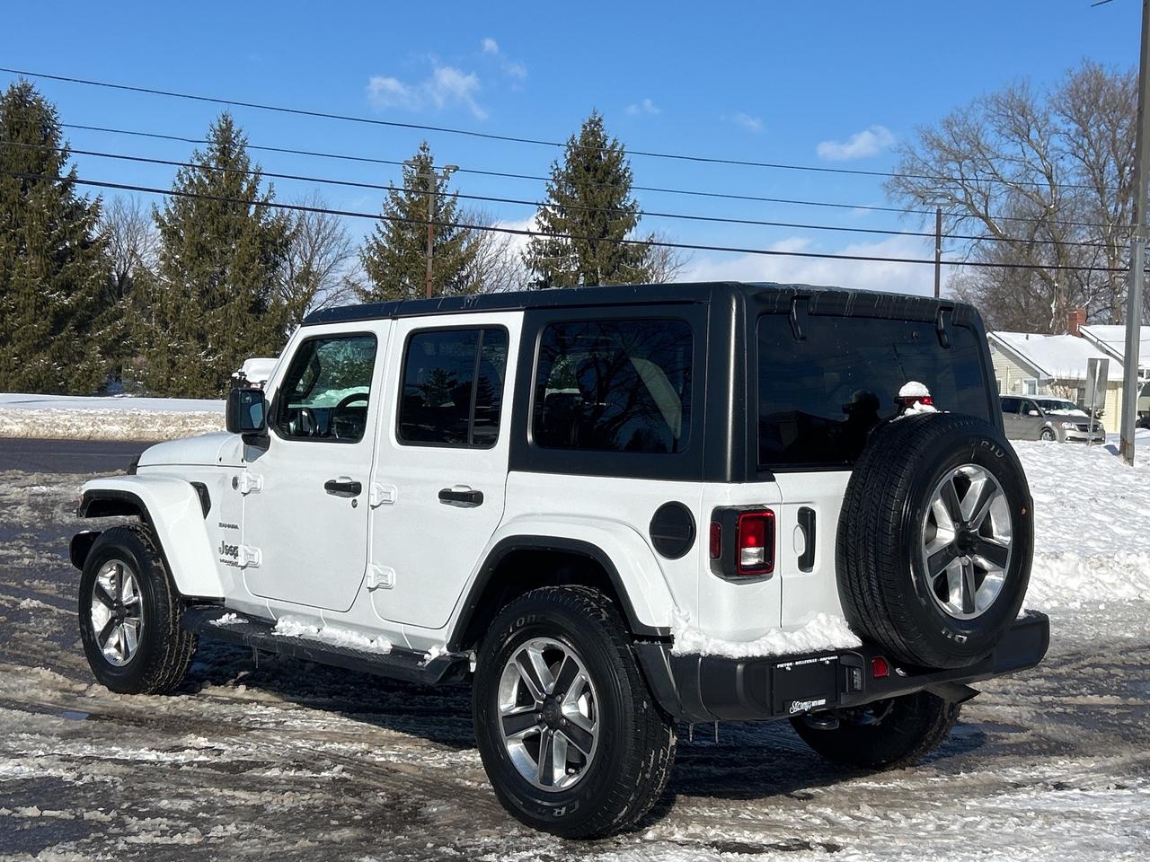 2021 Jeep Wrangler Unlimited Sahara 4x4 CALL NAPANEE 613-354-2100 Photo