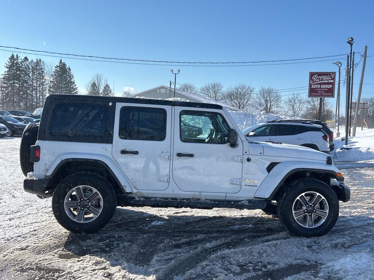 2021 Jeep Wrangler Unlimited Sahara 4x4 CALL NAPANEE 613-354-2100 Photo