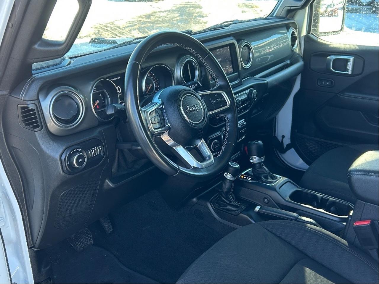 2021 Jeep Wrangler Unlimited Sahara 4x4 CALL NAPANEE 613-354-2100 Photo