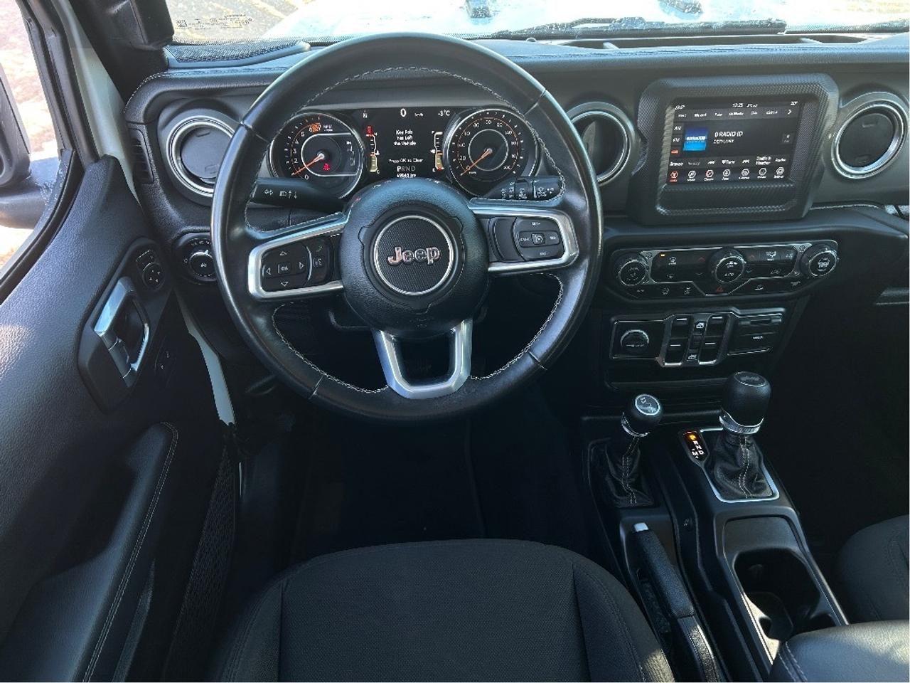 2021 Jeep Wrangler Unlimited Sahara 4x4 CALL NAPANEE 613-354-2100 Photo
