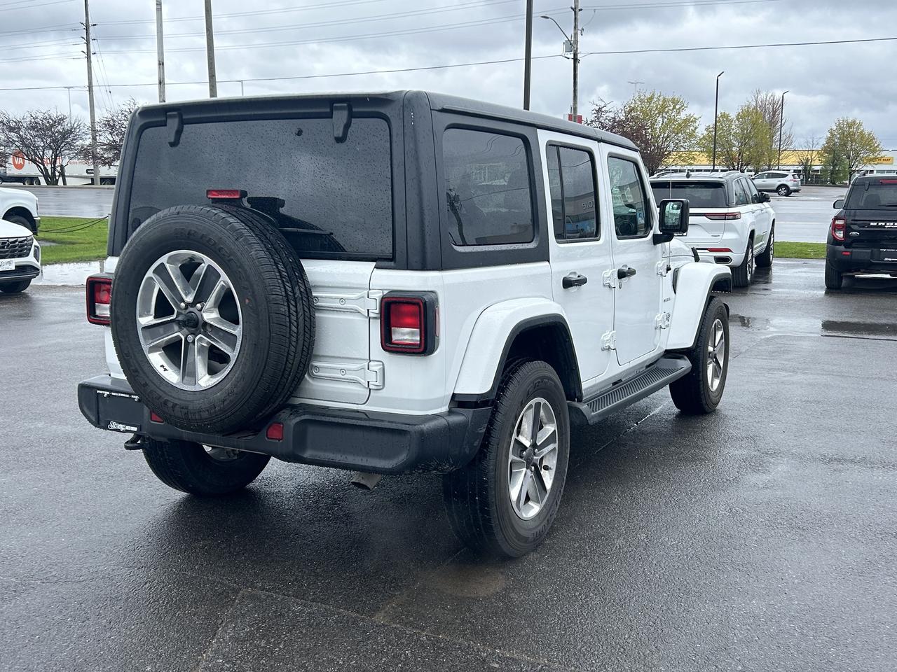 2021 Jeep Wrangler Unlimited Sahara 4x4 CALL NAPANEE 613-354-2100 Photo