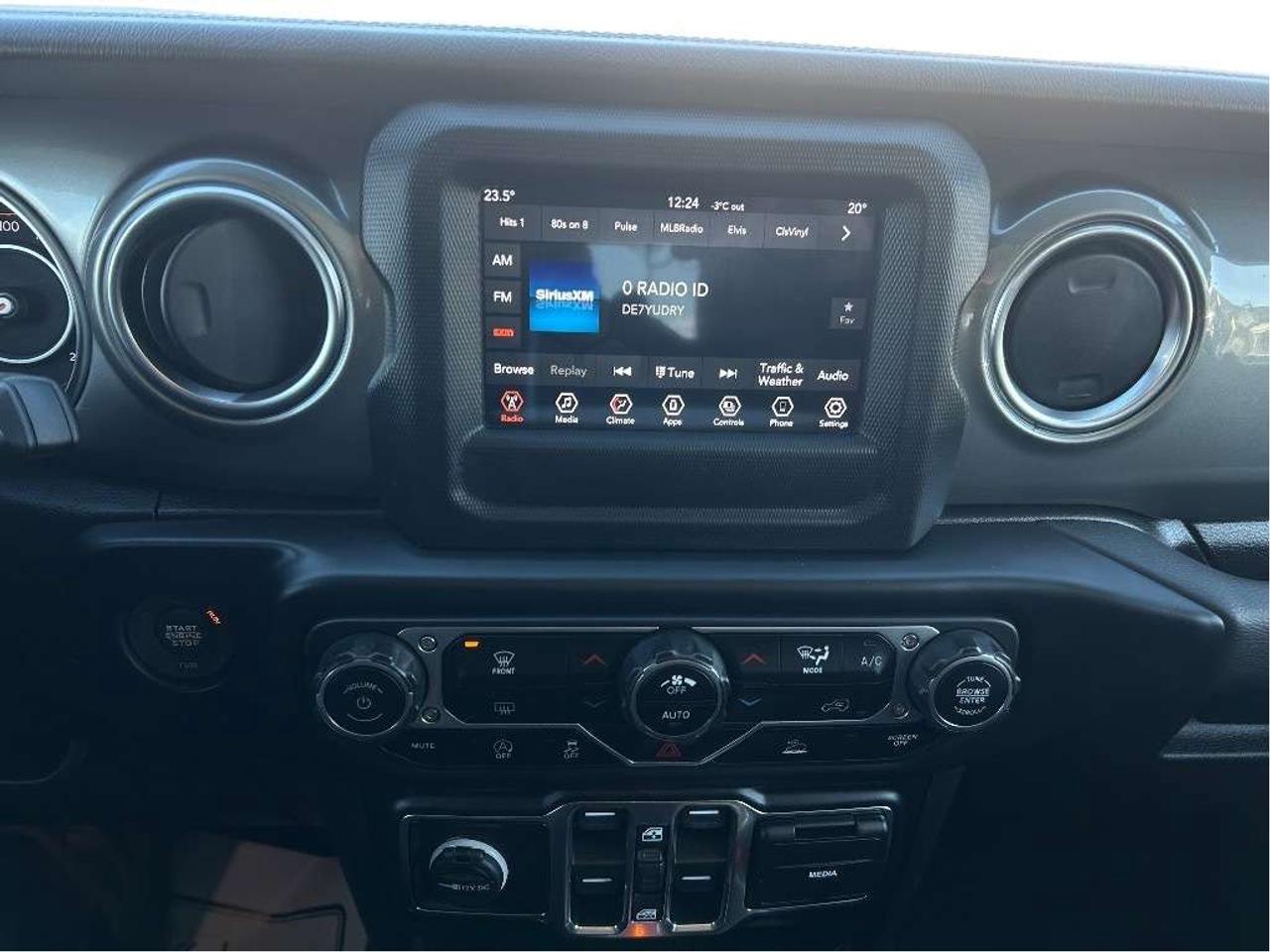 2021 Jeep Wrangler Unlimited Sahara CALL BELLEVILLE 613-961-8848 Photo