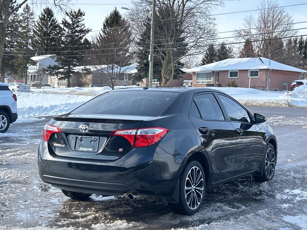 2015 Toyota Corolla S LEATHER/PWR SUNROOF/BACKUP CAM CALL PICTON 160K Photo4