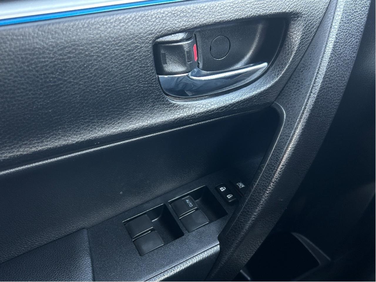 2015 Toyota Corolla S LEATHER/PWR SUNROOF/BACKUP CAM CALL PICTON 160K Photo