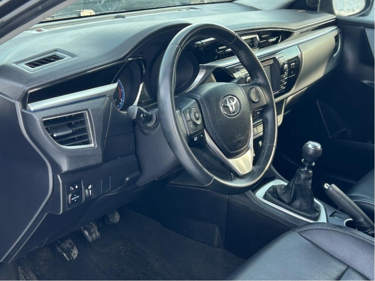 2015 Toyota Corolla S LEATHER/PWR SUNROOF/BACKUP CAM CALL PICTON 160K Photo