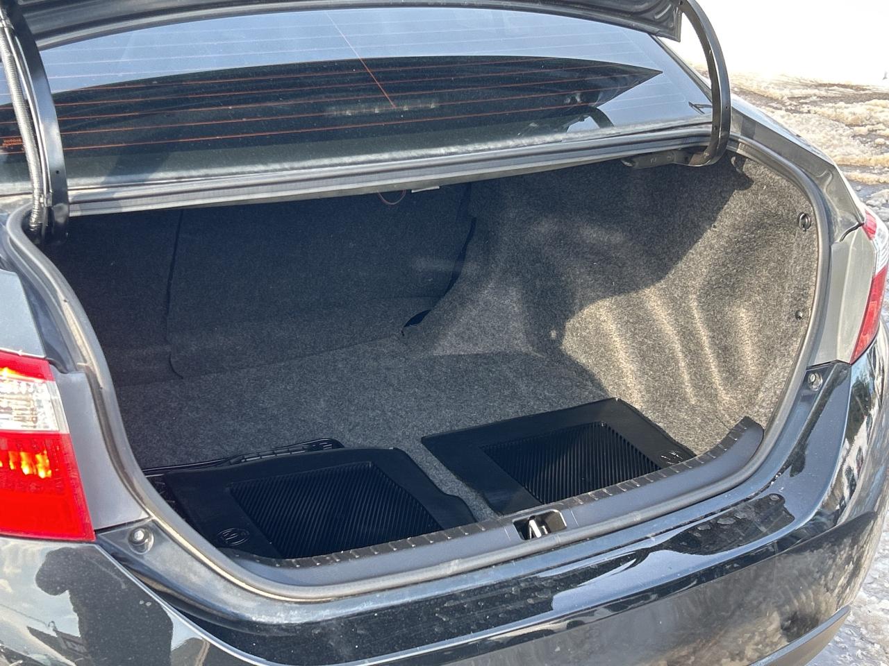 2015 Toyota Corolla S LEATHER/PWR SUNROOF/BACKUP CAM CALL PICTON 160K Photo