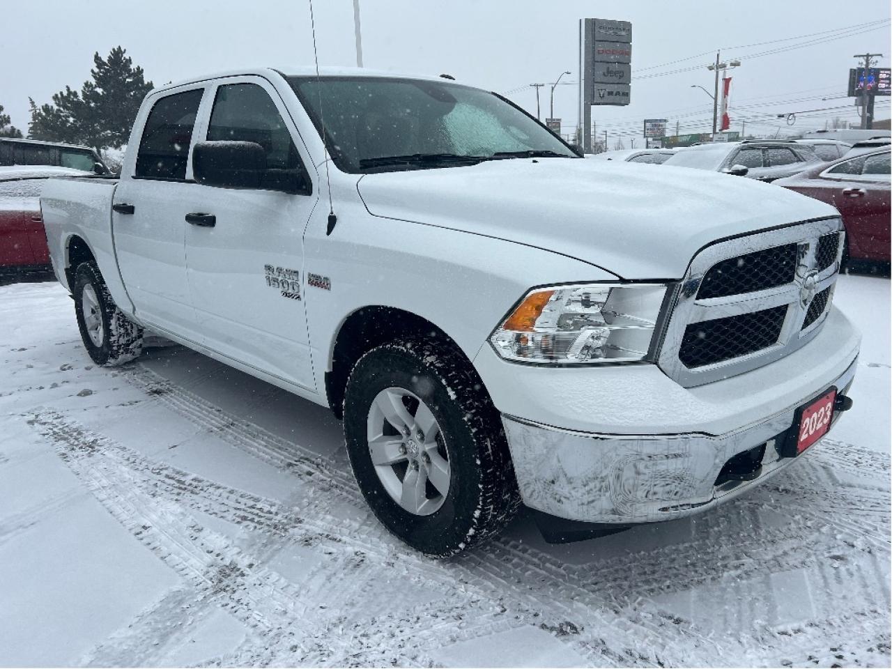 2023 RAM 1500 Classic SLT Crew 4x4 HEMI V8 *HITCH *PWR SEAT *LOW KMS Photo