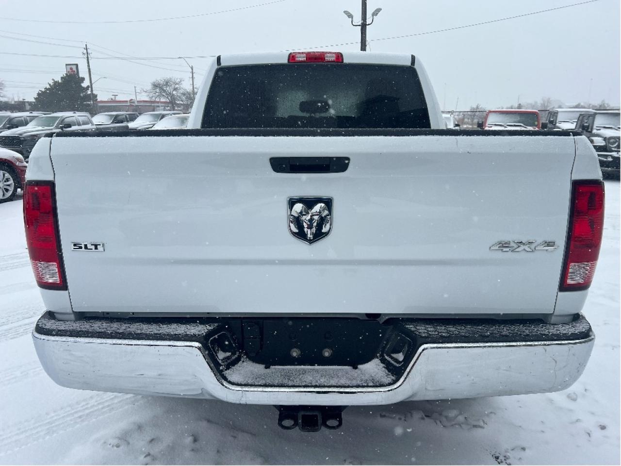 2023 RAM 1500 Classic SLT Crew 4x4 HEMI V8 *HITCH *PWR SEAT *LOW KMS Photo