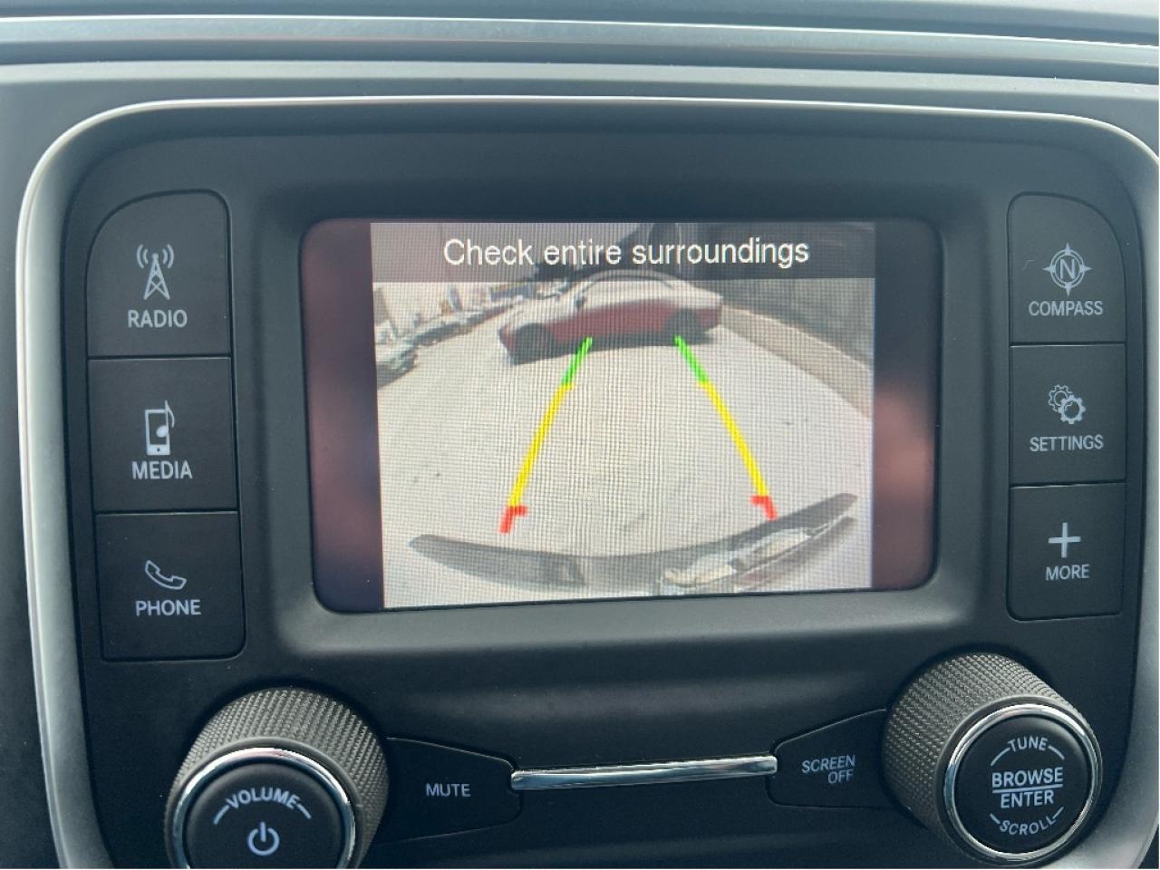 2023 RAM 1500 Classic SLT Crew 4x4 HEMI V8 *HITCH *PWR SEAT *LOW KMS Photo