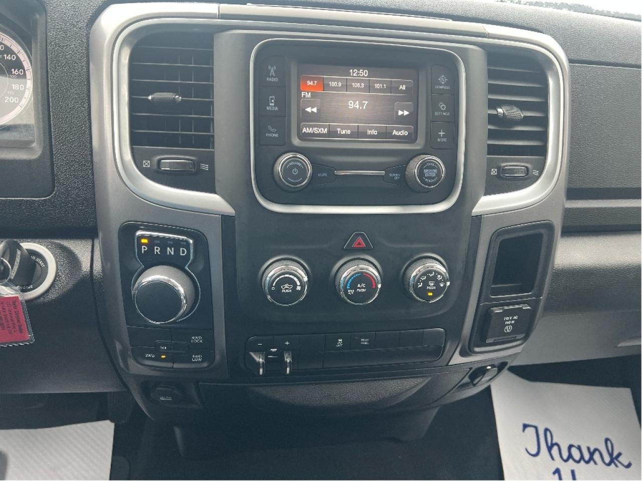 2023 RAM 1500 Classic SLT Crew 4x4 HEMI V8 *HITCH *PWR SEAT *LOW KMS Photo