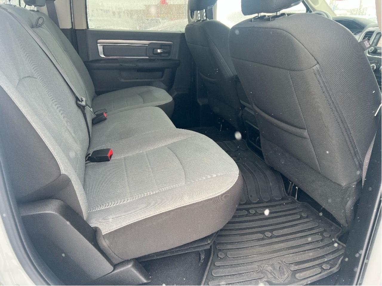 2023 RAM 1500 Classic SLT Crew 4x4 HEMI V8 *HITCH *PWR SEAT *LOW KMS Photo