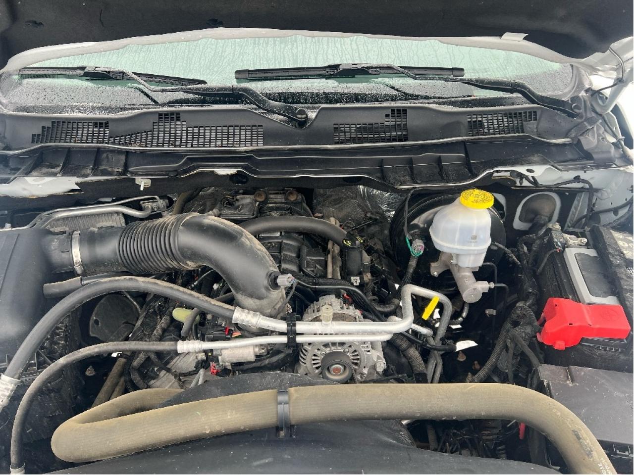 2023 RAM 1500 Classic SLT Crew 4x4 HEMI V8 *HITCH *PWR SEAT *LOW KMS Photo