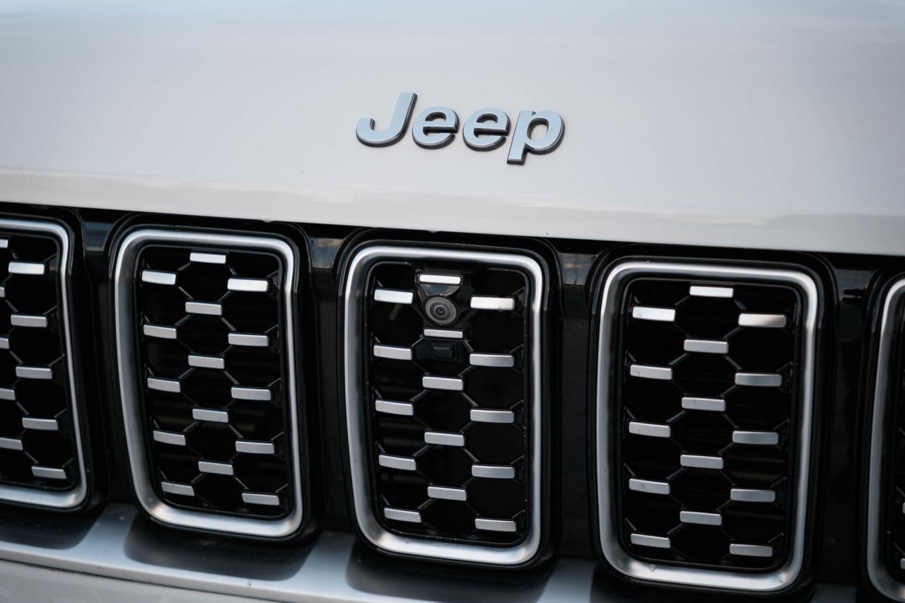 2022 Jeep Grand Cherokee Summit Reserve 4WD Photo