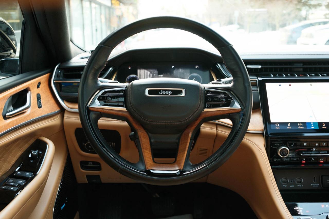 2022 Jeep Grand Cherokee Summit Reserve 4WD Photo