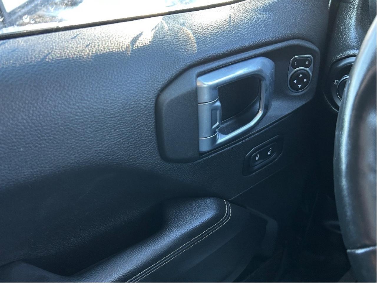 2022 Jeep Wrangler Unlimited Sahara 3.6L/4X4/NAV  CALL PICTON 74K KMS Photo