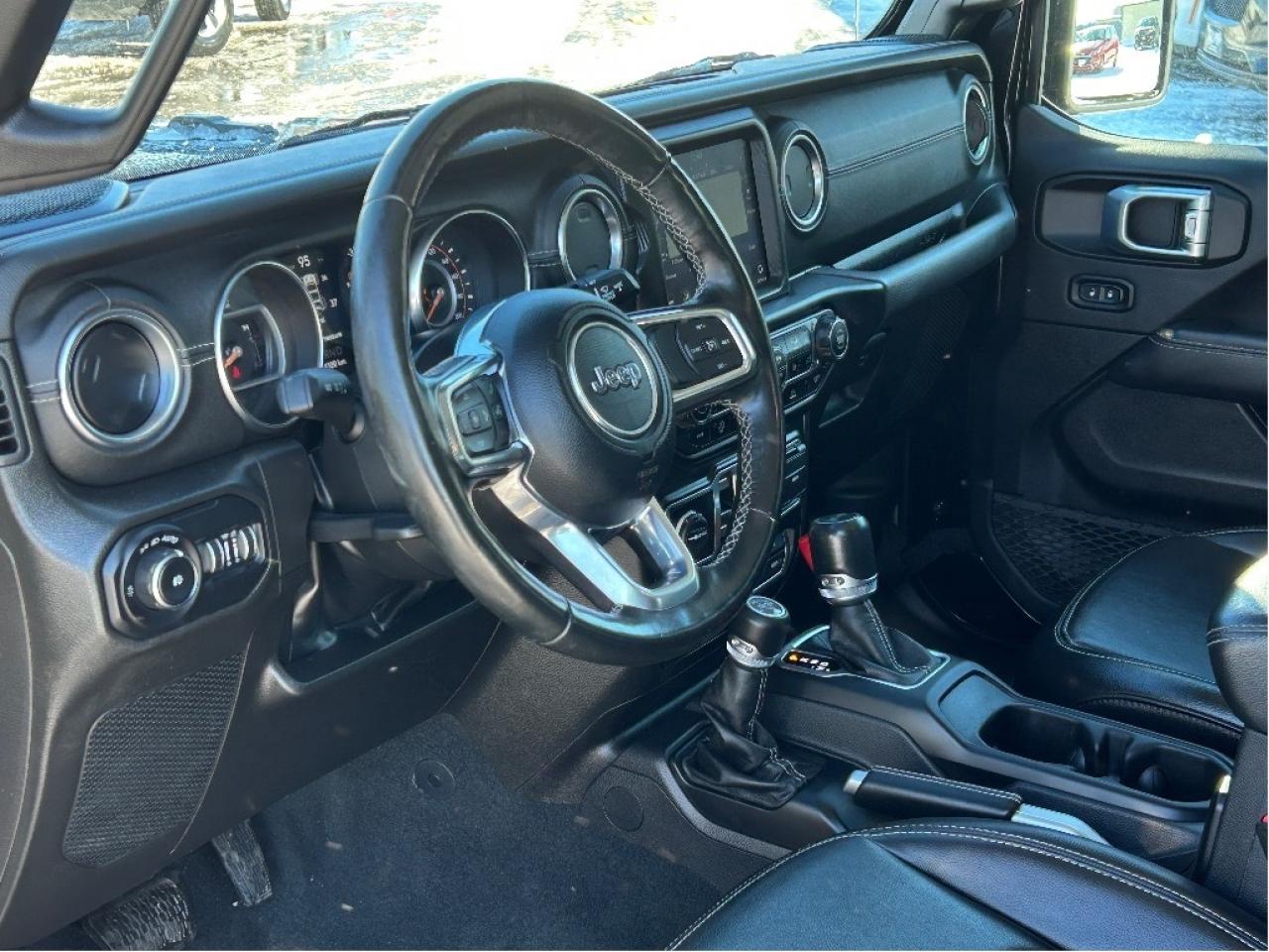 2022 Jeep Wrangler Unlimited Sahara 3.6L/4X4/NAV  CALL PICTON 74K KMS Photo