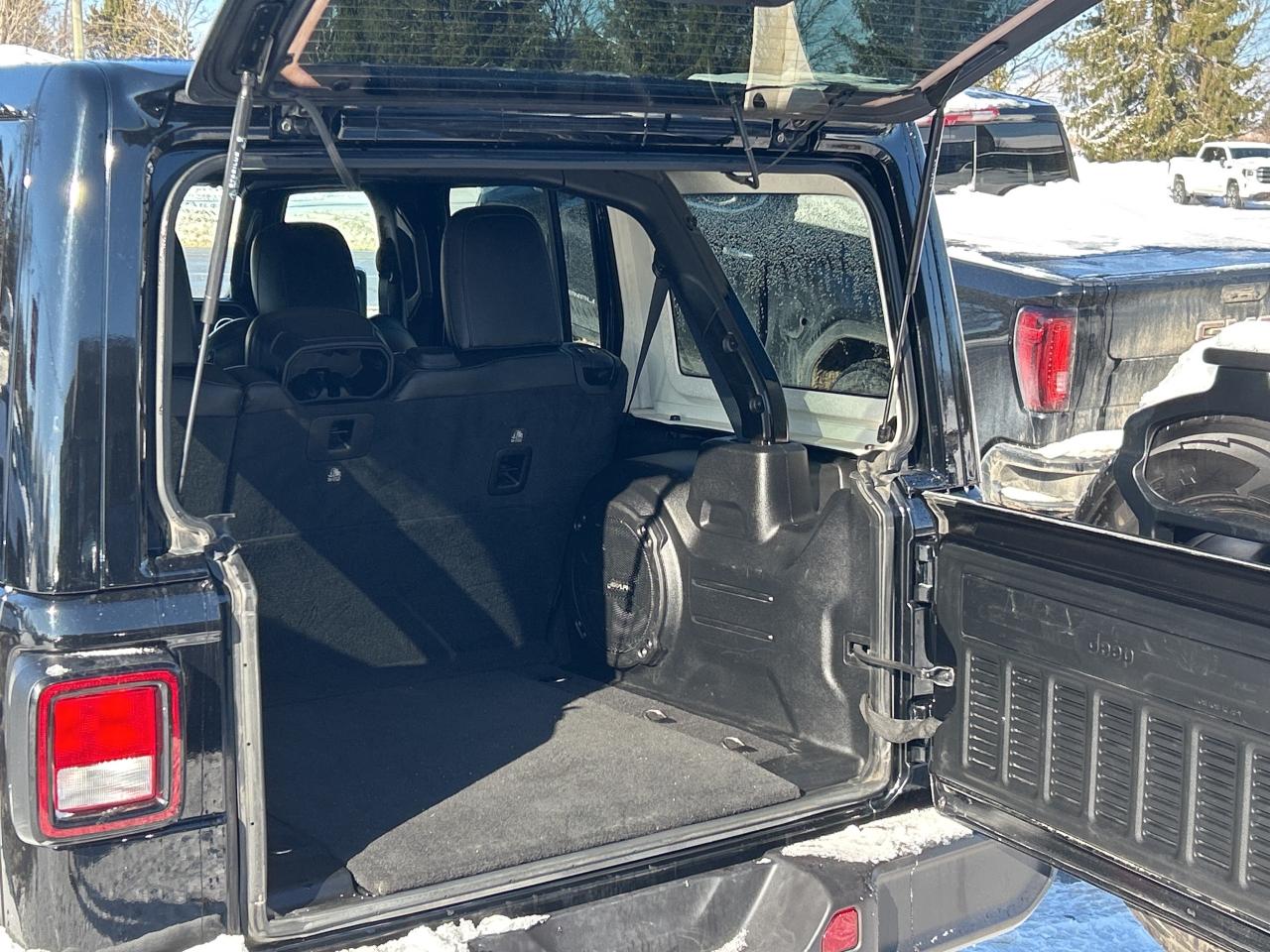 2022 Jeep Wrangler Unlimited Sahara 3.6L/4X4/NAV  CALL PICTON 74K KMS Photo