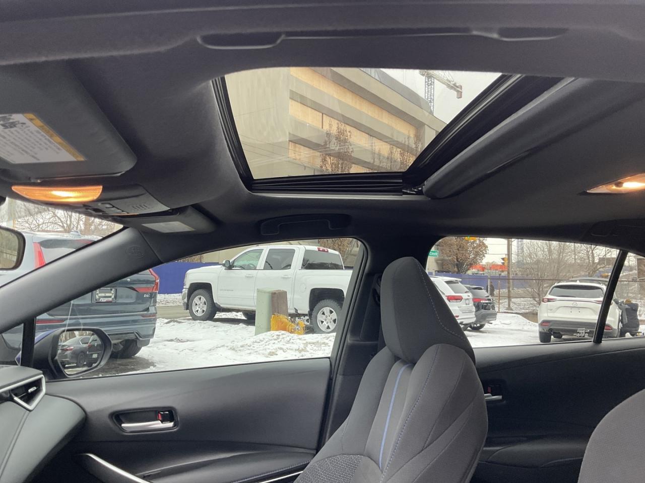 2021 Toyota Corolla SE UPGRADE - SAFETY SENSE! BACK-UP CAM! BSM! SUNRO Photo