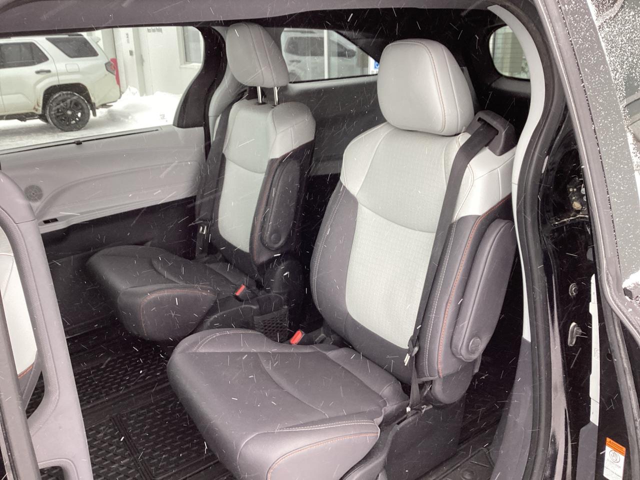 2023 Toyota Sienna XSE 7-Passenger FWD Photo