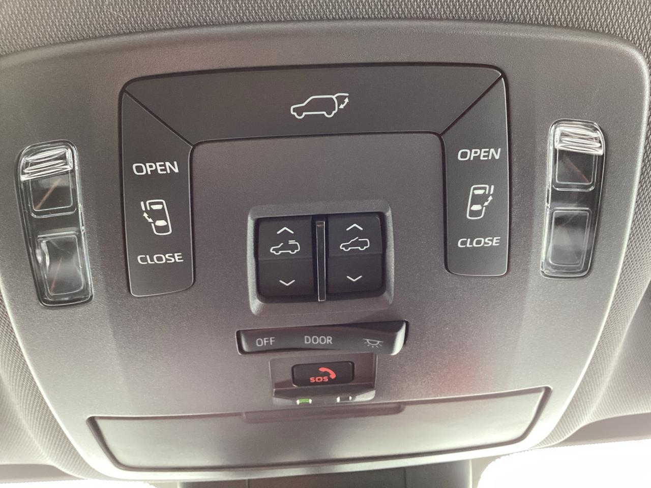 2023 Toyota Sienna XSE 7-Passenger FWD Photo