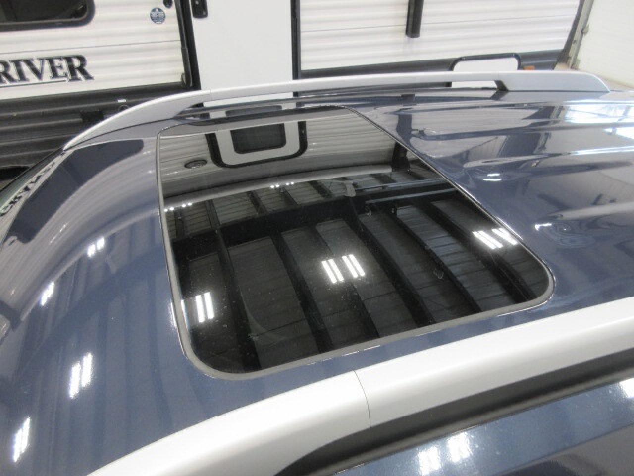 2021 Hyundai Venue ULTIMATE, NAV, ROOF, AUTOSTART, 143K! Photo