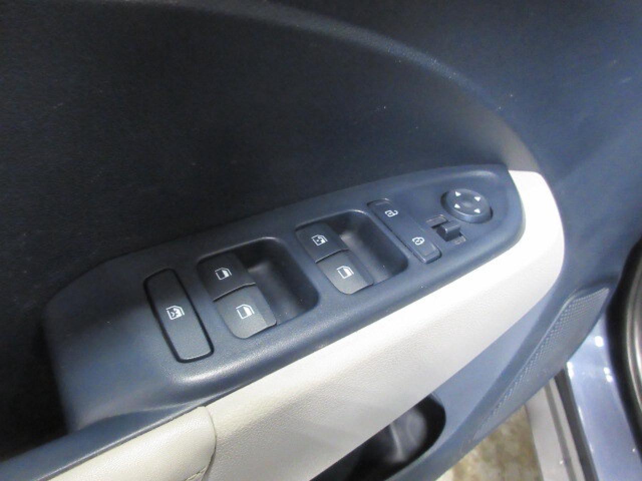 2021 Hyundai Venue ULTIMATE, NAV, ROOF, AUTOSTART, 143K! Photo