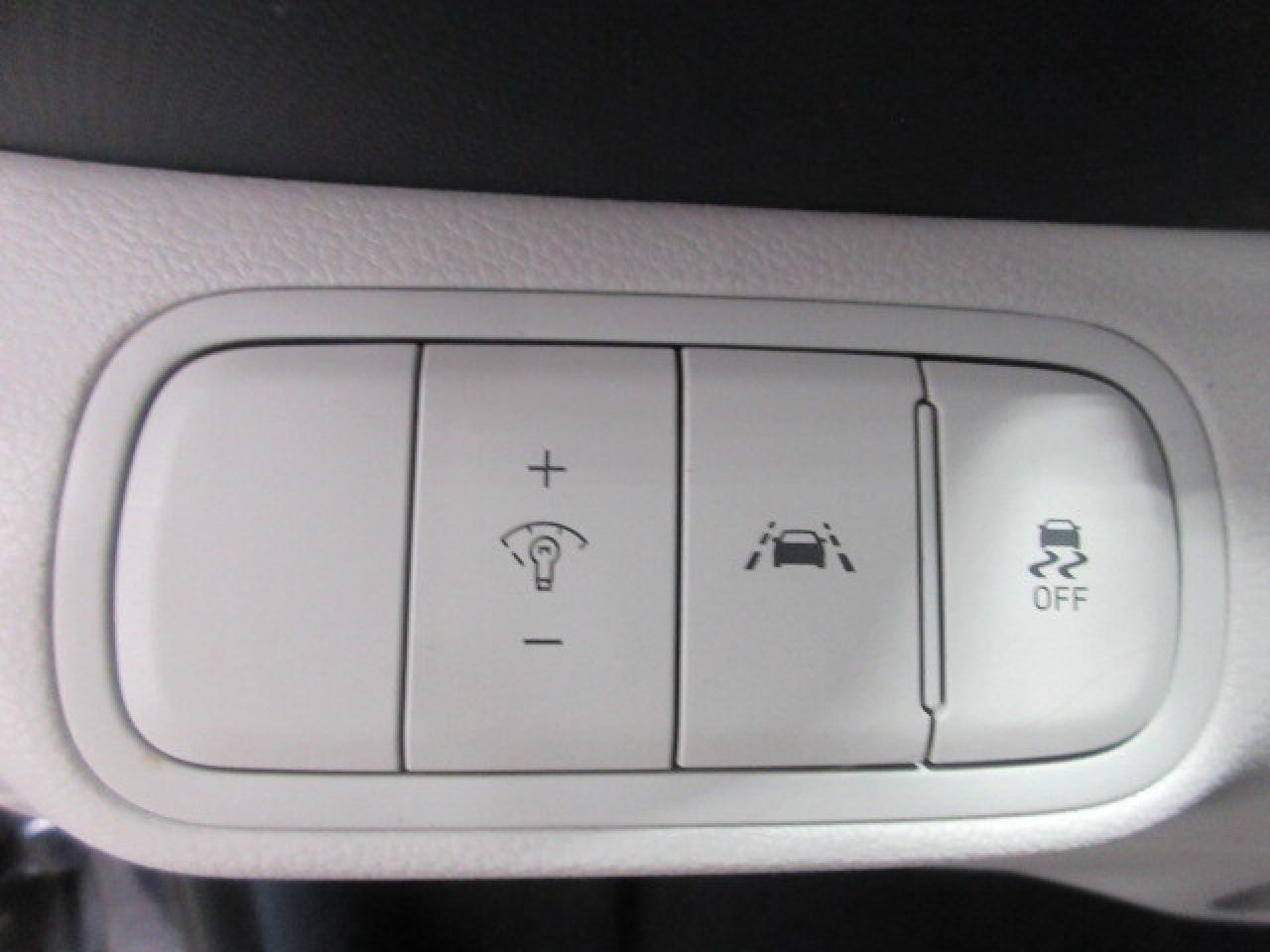 2021 Hyundai Venue ULTIMATE, NAV, ROOF, AUTOSTART, 143K! Photo