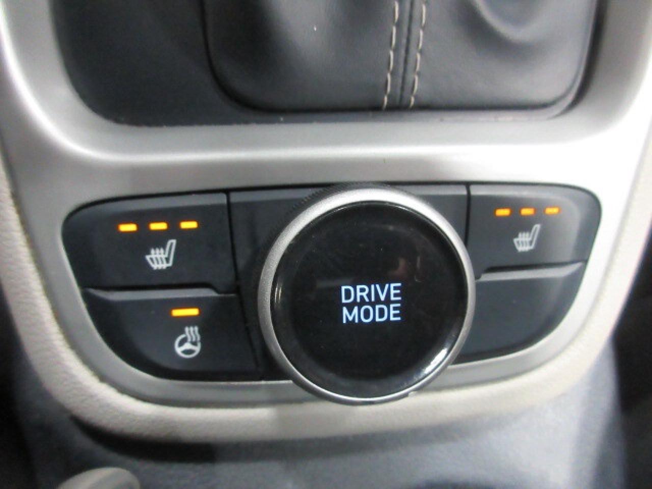 2021 Hyundai Venue ULTIMATE, NAV, ROOF, AUTOSTART, 143K! Photo